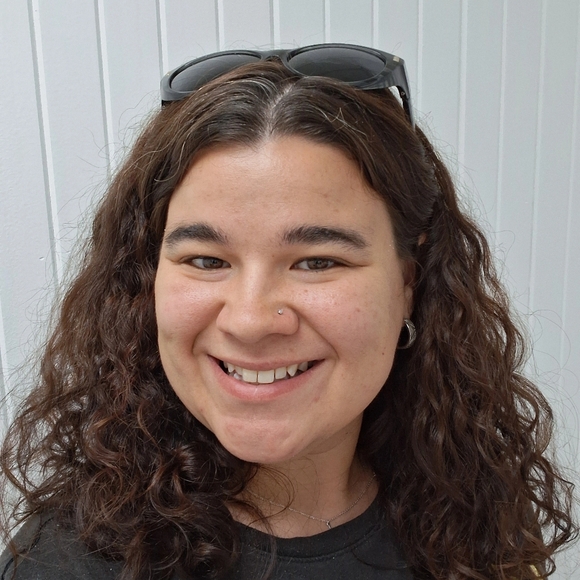 Queen Bee is Live! 👑🐝 - Picture 2 of 6